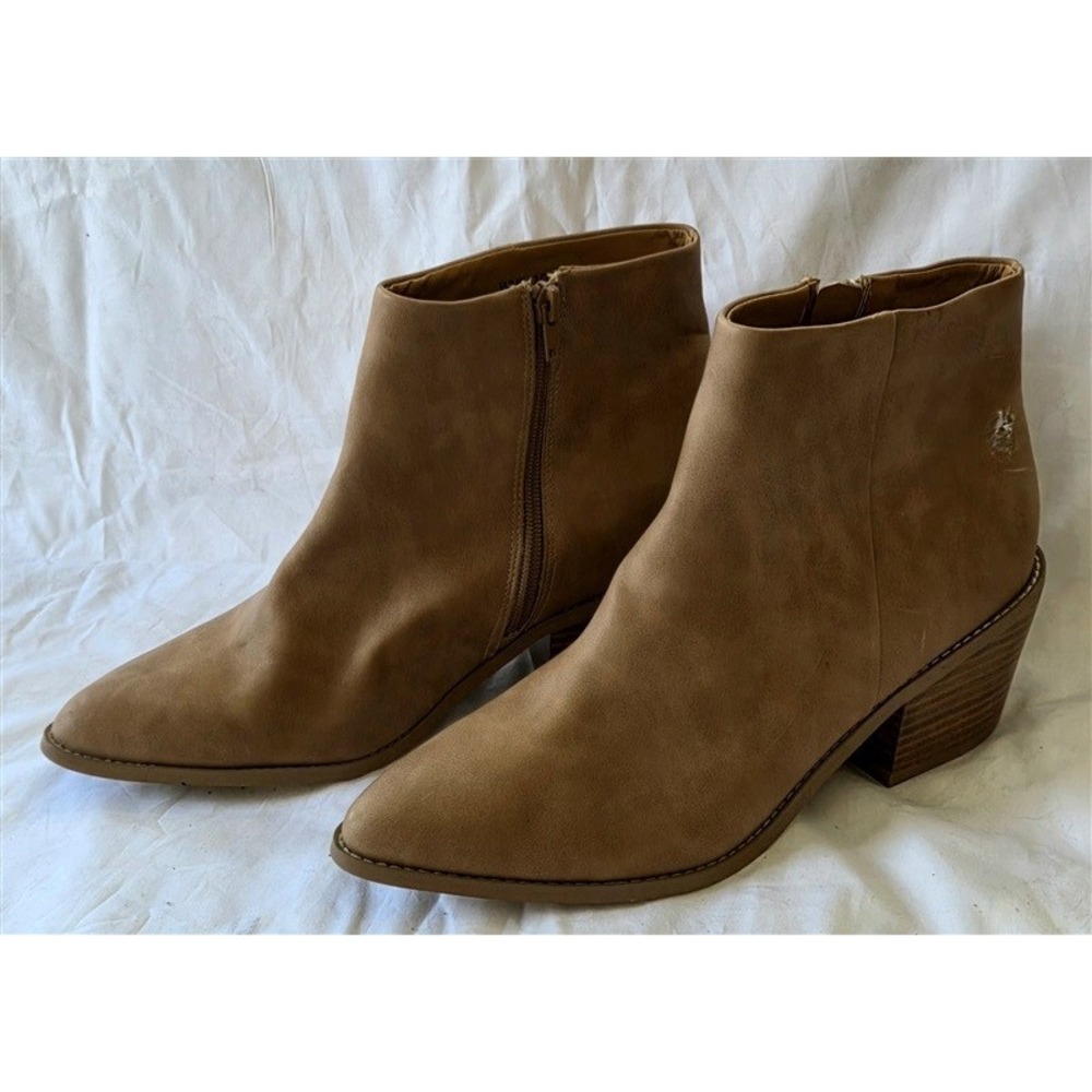 NWOT Report 10 Odeza Tan Cowboy Boots Stacked Heel 129969